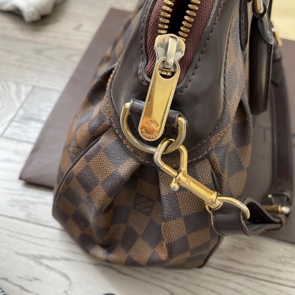 Louis Vuitton TREVI Pm in Damier - Picture 4 of 7